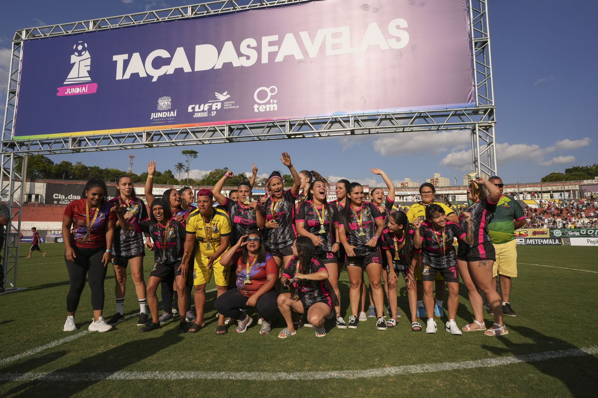Ficheiro:Taça da Copa Paulista feminina na sala de troféus do