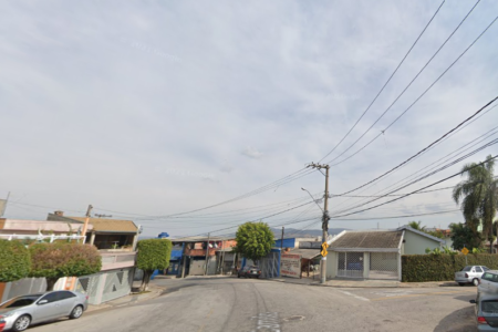 A imagem mostra um trecho da Avenida São Camilo que terá sentido único, a partir deste domingo (22), a Avenida São Camilo passará a ter sentido único de direção da rua Helena Vieira de Ramos para a Travessa São Camilo.