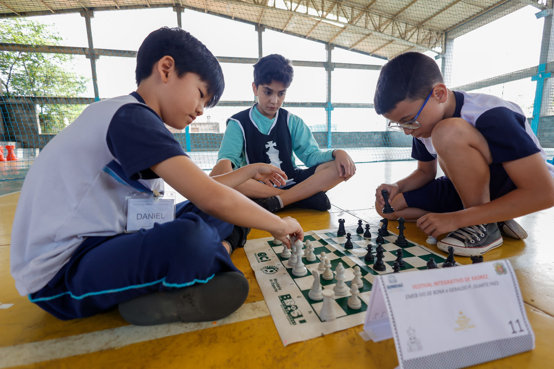 Torneio de xadrez reúne mais de cem estudantes em escola da zona