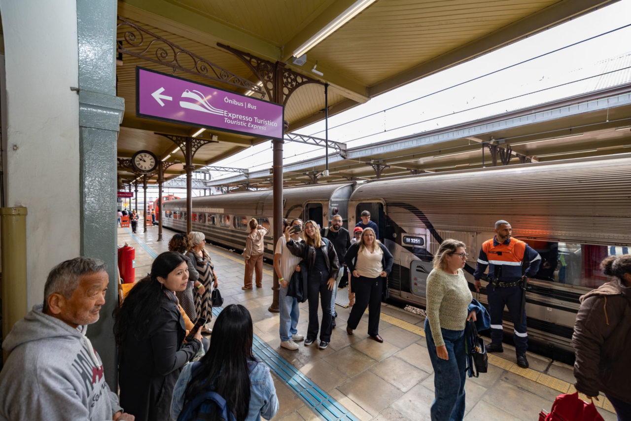 Passageiros do Expresso Turístico são recepcionados e convidados a conhecer as rotas e atrativos de Jundiaí
