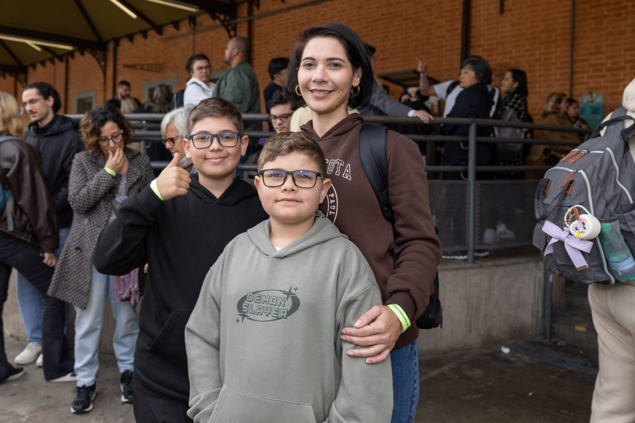 Mariana Castro e os filhos